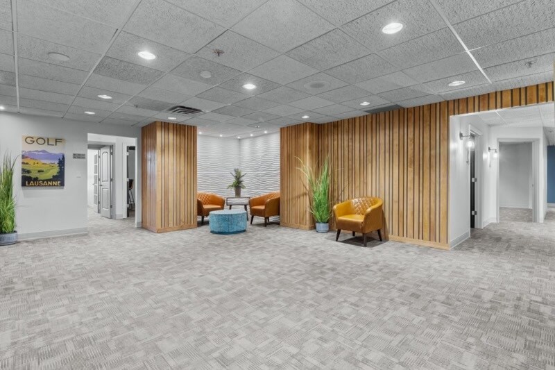 More Photos Of 555 S Perryville Rd, Rockford Office For Lease