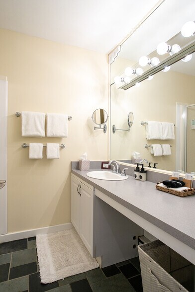 More Photos Of 2 Oak St, West Stockbridge Hospitality For Sale