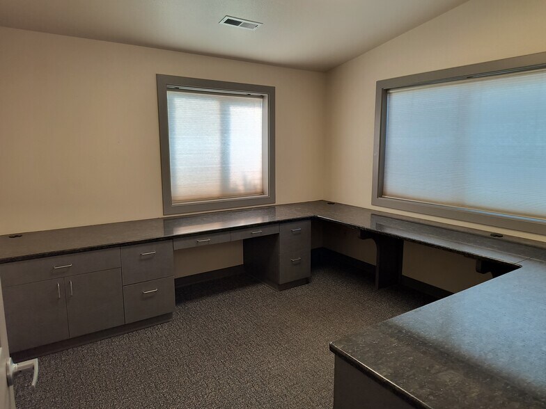 More Photos Of 521 S Fir Ave, Deer Park Auto Repair For Sale