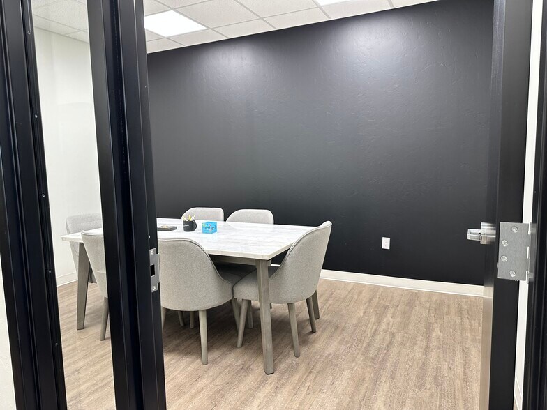 More Photos Of 901 E Main St, Yukon Coworking Space