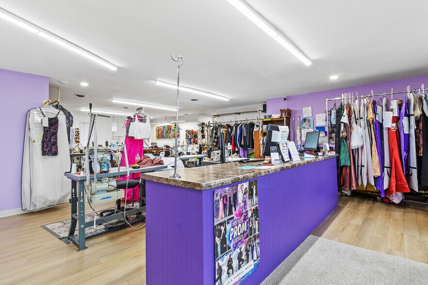 More Photos Of 643 Bodey Cir, Urbana Storefront Retail Office For Sale