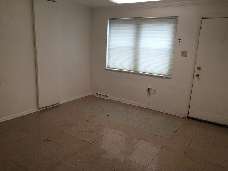 More Photos Of 820 Midland Ave, Midland Storefront Retail Residential For Lease