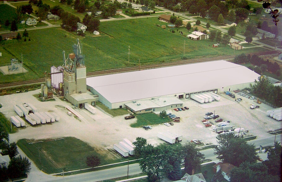 Primary Photo Of 515 W Main St, Teutopolis Warehouse For Lease