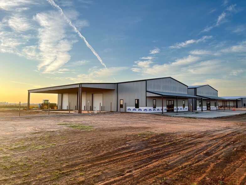 More Photos Of 12902 CR 3100, Slaton Industrial For Lease