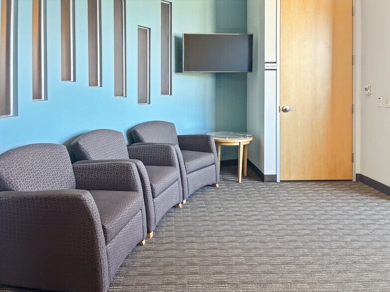 More Photos Of 100 Illinois St, Saint Charles Coworking Space