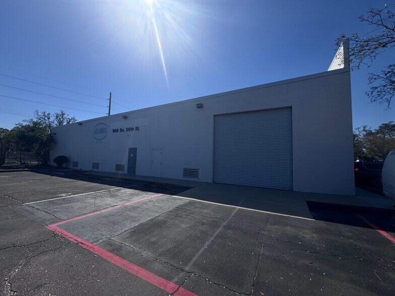 More Photos Of 904 S 20th St, Tampa Warehouse For Lease