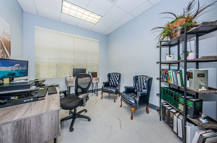 More Photos Of 3937 Tampa Rd, Oldsmar Medical For Lease