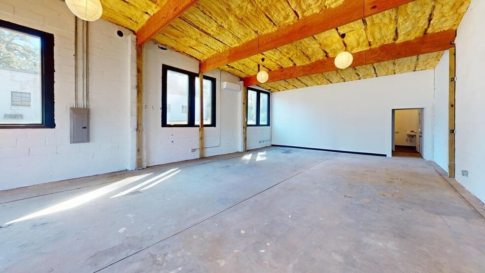 More Photos Of 827 N Madison St, Thomasville Freestanding For Sale