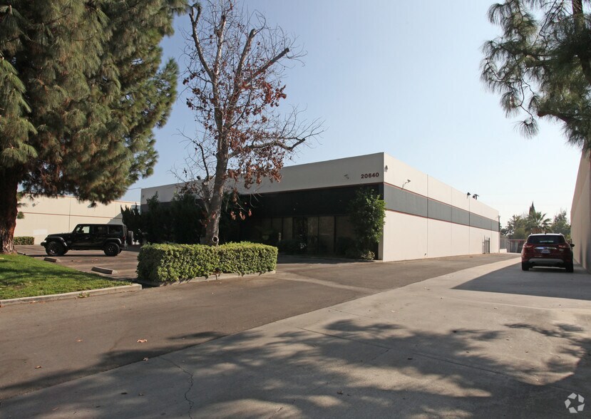 More Photos Of 20640 Bahama St, Chatsworth Warehouse For Lease