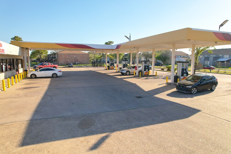 More Photos Of 7911 Wilcrest Dr, Houston Service Station For Sale