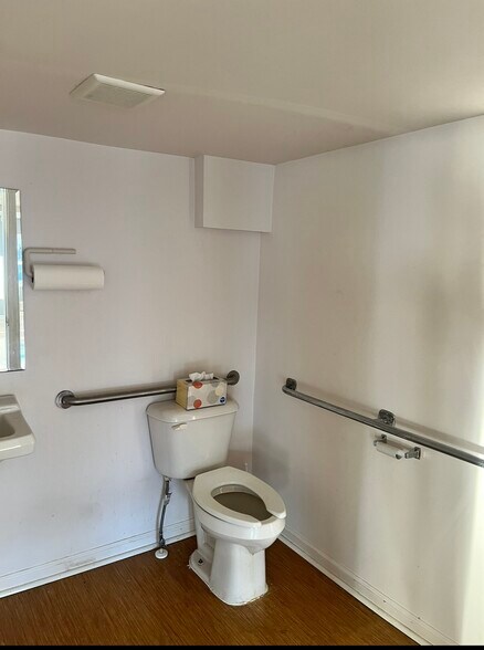 More Photos Of 2106 Pulaski Hwy, Edgewood Auto Dealership For Lease