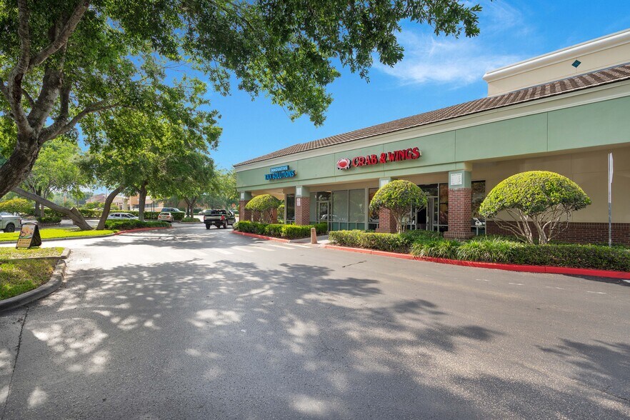 More Photos Of 1720 E Silver Star Rd, Ocoee General Retail For Lease