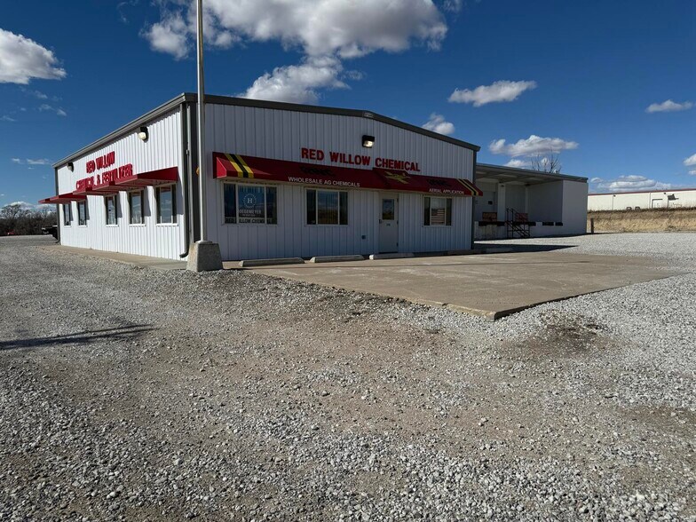 More Photos Of 308 Airport Rd, McCook Warehouse For Sale