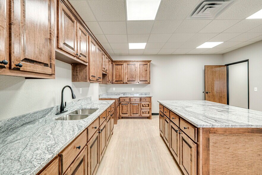 More Photos Of 16791 W Basin St, Odessa Warehouse For Sale