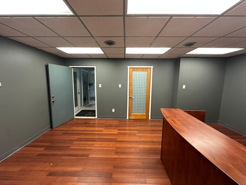 More Photos Of 3948 Monroeville Blvd, Monroeville Office For Lease