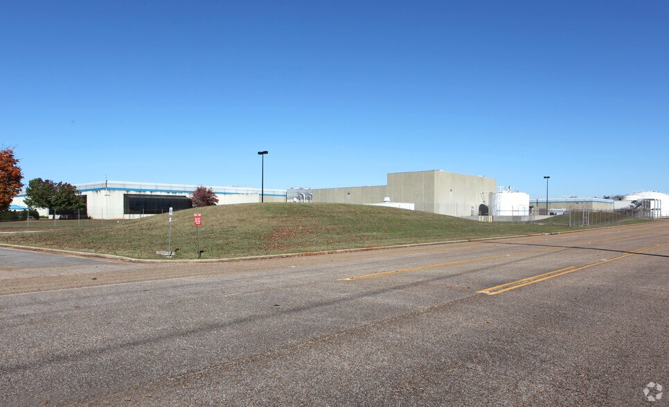 More Photos Of 1816 SW Remington Trl, Huntsville Manufacturing For Lease