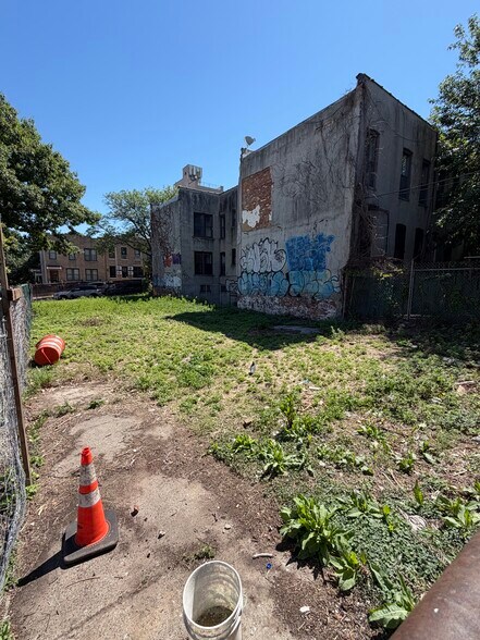 More Photos Of 202 61st St, Brooklyn Land For Lease