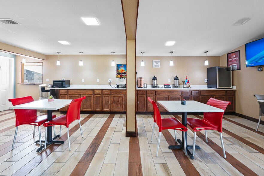 More Photos Of 1721 Broadcast St, Gastonia Hotel For Sale