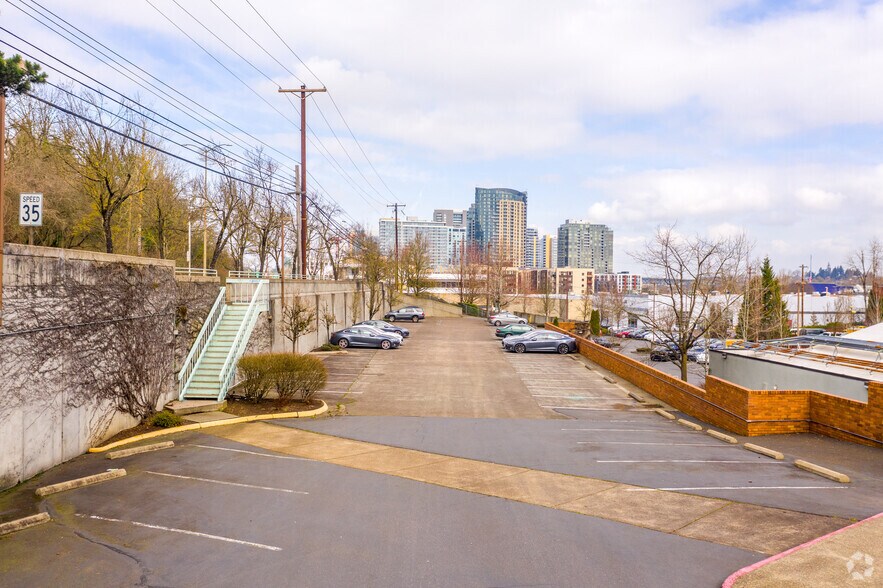 More Photos Of 4550 S Macadam Ave, Portland Office For Sale