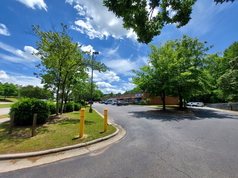 More Photos Of 500 New Hope Rd, Raleigh Light Distribution For Lease