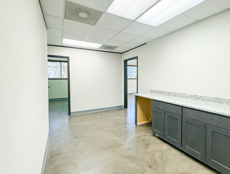 More Photos Of 5711 Six Forks Rd, Raleigh Office For Lease