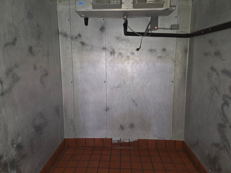 More Photos Of 4 E University Dr, Tempe Restaurant For Lease