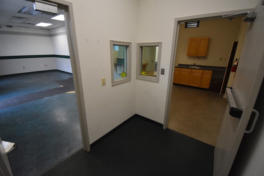 More Photos Of 1710-1728 Butler St, Easton Storefront For Lease
