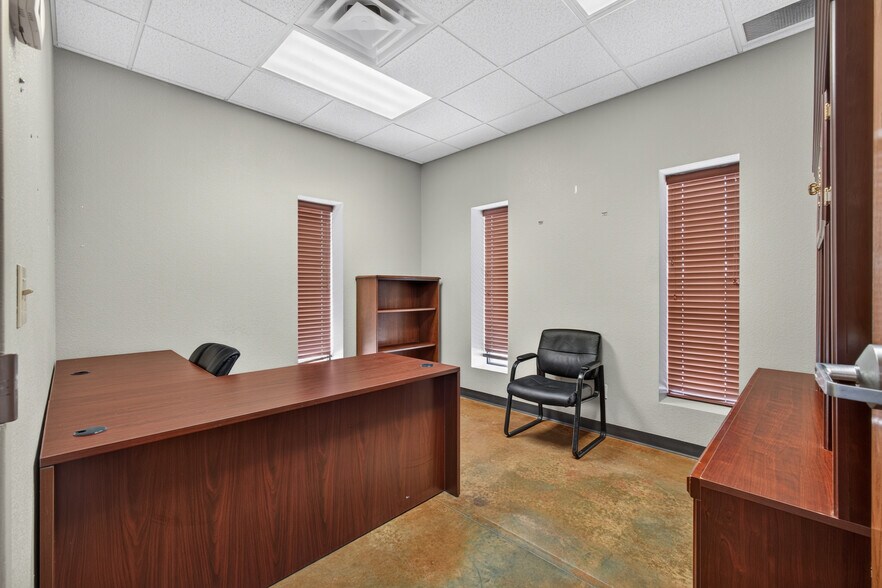 More Photos Of 906 S Eastern Ave, Elk City Warehouse For Sale