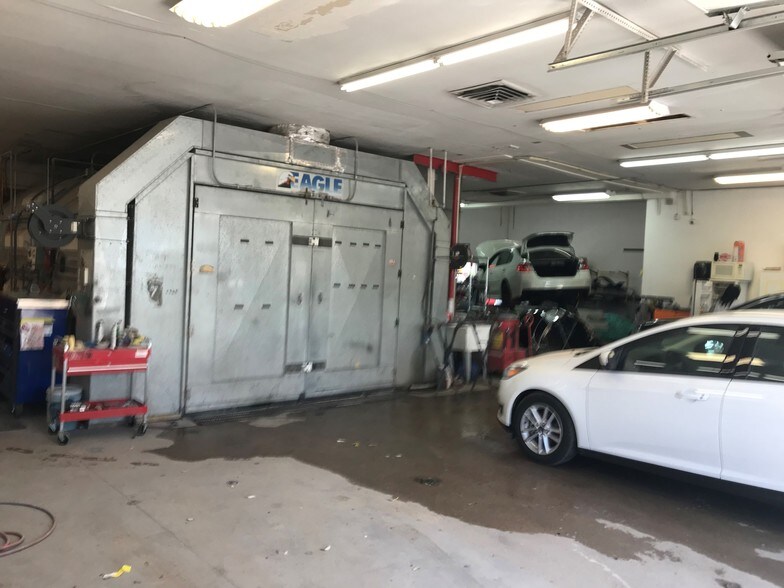 More Photos Of 4050 S Broadway, Englewood Auto Repair For Lease