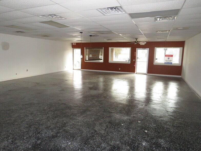 More Photos Of 290-298 S Front St, Braidwood Freestanding For Lease