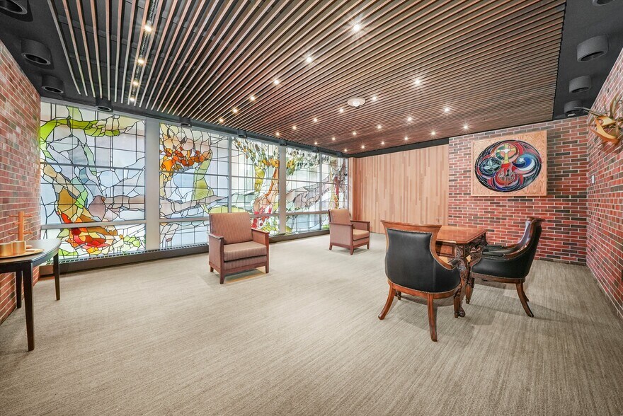 More Photos Of 2400 N Rockton Ave, Rockford Hospital For Lease