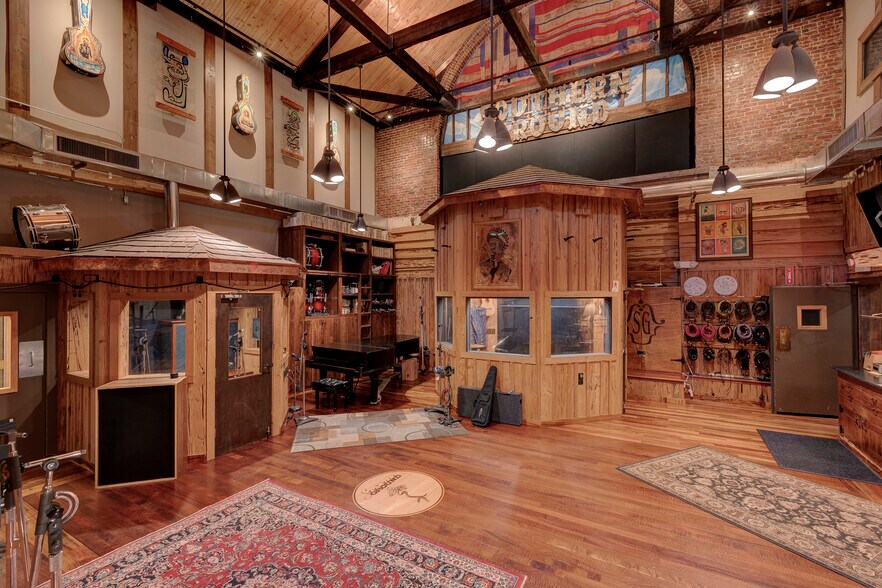 More Photos Of 114-116 17th Ave S, Nashville Office For Sale