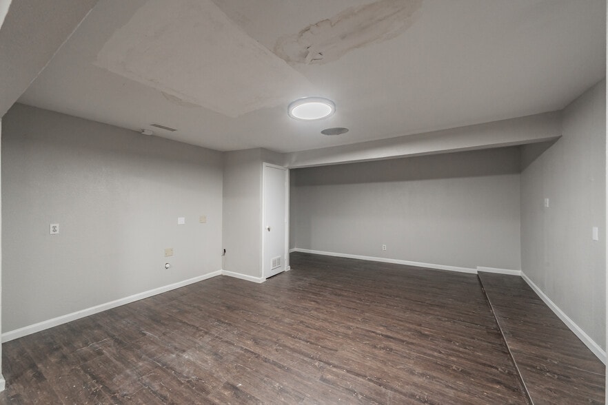 More Photos Of 7235 Glenview Dr, Richland Hills Office For Sale