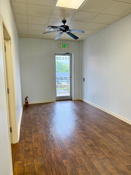 More Photos Of 101 E Market St, Smithfield Office For Lease