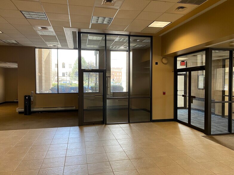 More Photos Of 434 Main St, Zanesville Office For Lease