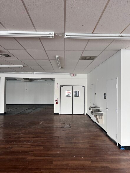 More Photos Of 1746 E Silver Springs Blvd, Ocala Freestanding For Lease