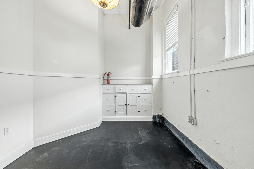 More Photos Of 111 E 16th St, Indianapolis Coworking Space
