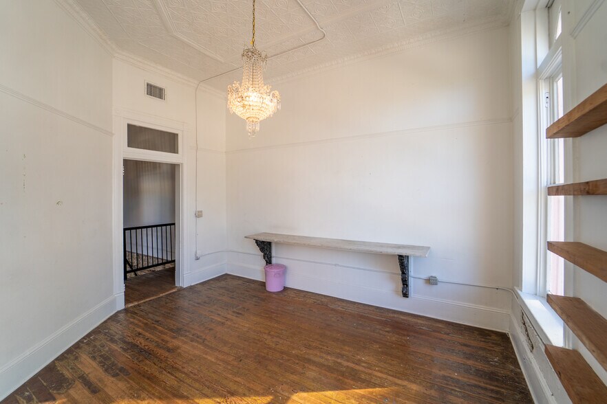 More Photos Of 102 S Main St, Victoria Storefront For Sale