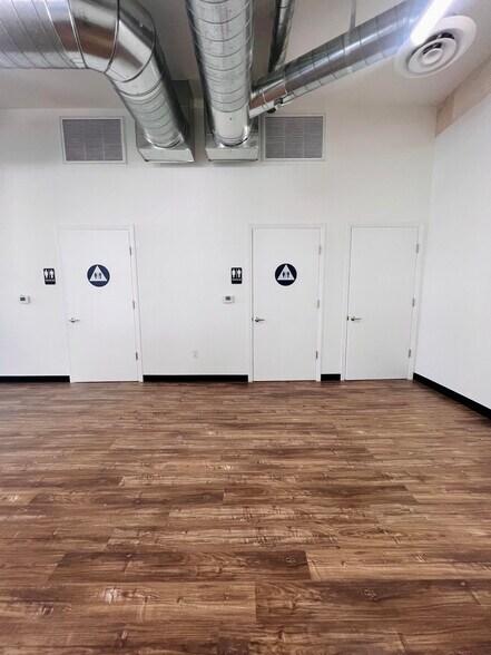 More Photos Of 6000 S Gramercy Pl, Los Angeles Warehouse For Lease
