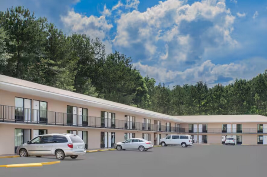 More Photos Of 261 Eastside Dr, Newton Hotel For Sale