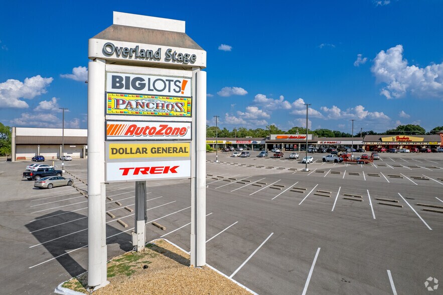 More Photos Of 5701-5781 SW Green Oaks Blvd, Arlington Unknown For Lease