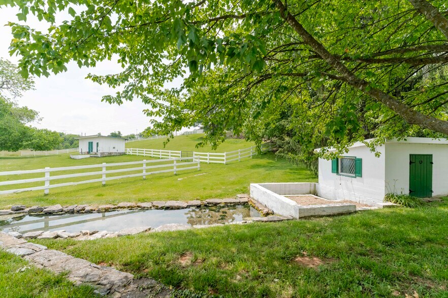 More Photos Of 610 New Hope Rd, Staunton Specialty For Sale