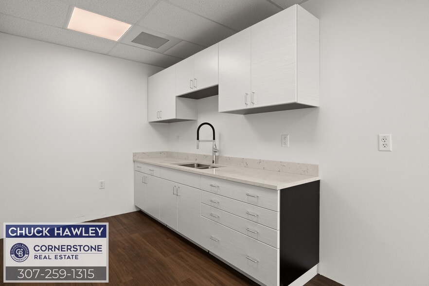 More Photos Of 104 S Wolcott St, Casper Office For Sale