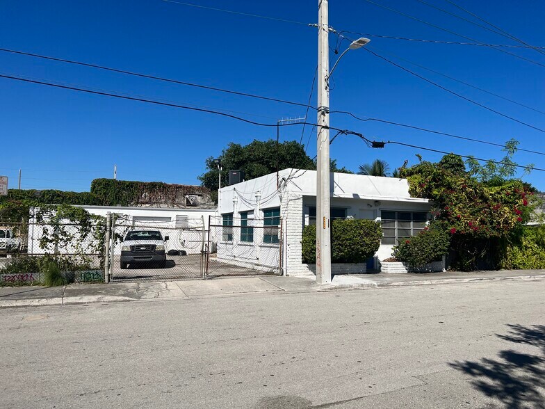 More Photos Of 775 NW 21st St, Miami Service For Sale