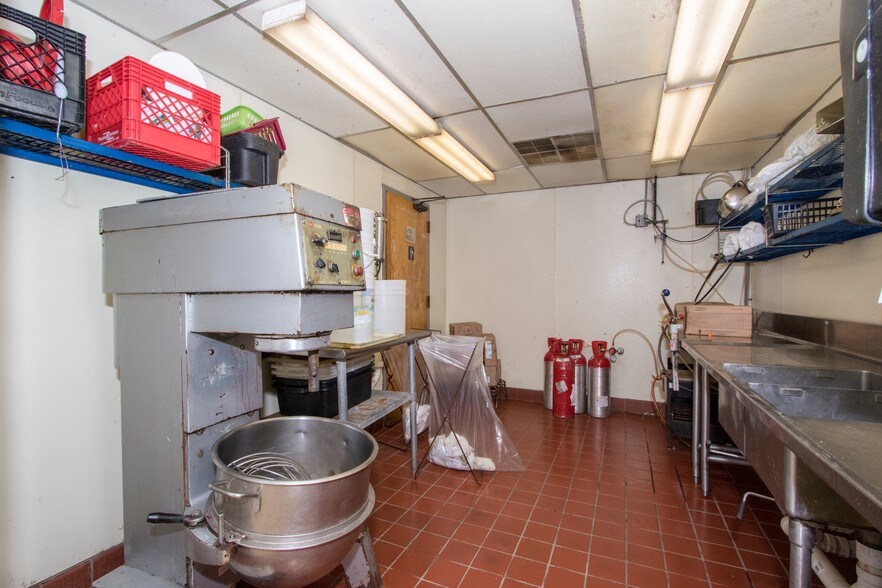 More Photos Of 300 N Northwest Hwy, Palatine Restaurant For Sale