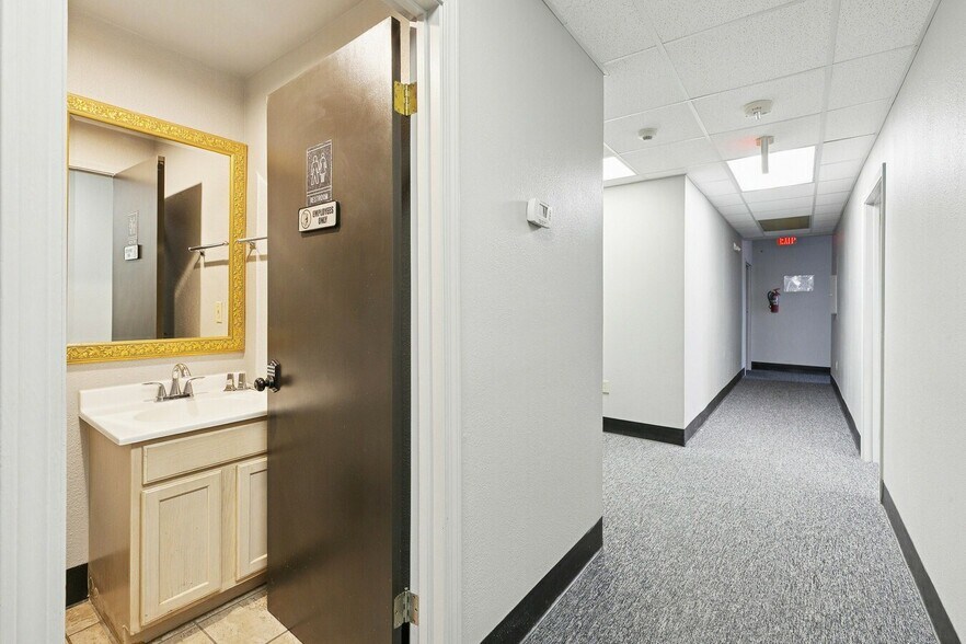 More Photos Of 1841 Enterprise Dr, Harvey Service For Lease