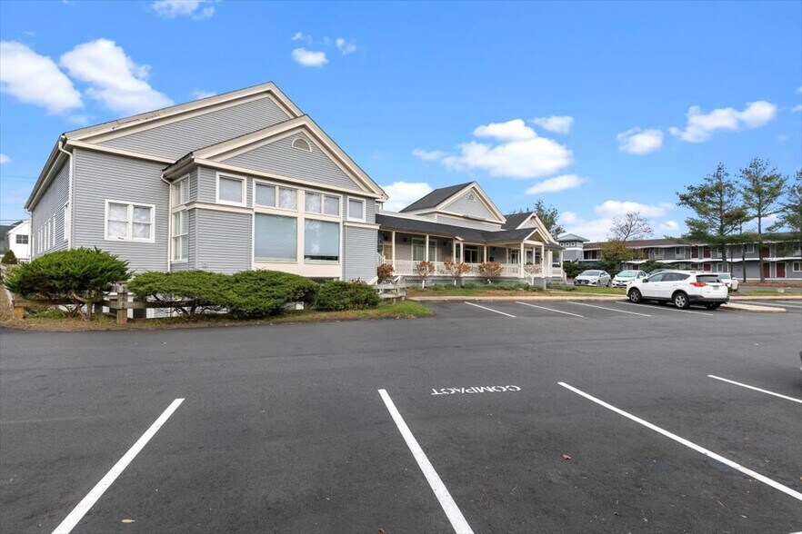 More Photos Of 2285 Whitney Ave, Hamden Medical For Sale