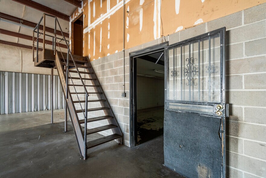 More Photos Of 12 S 111th Ave, Tulsa Service For Lease