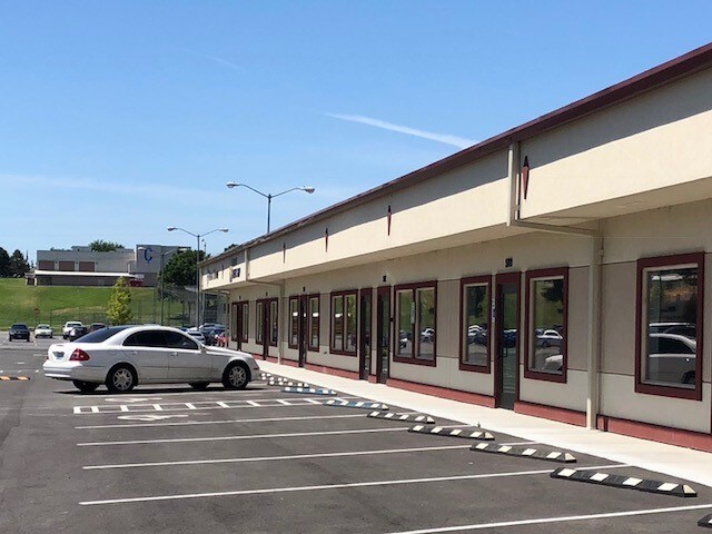 More Photos Of 585 Stevens Dr, Richland Storefront For Lease