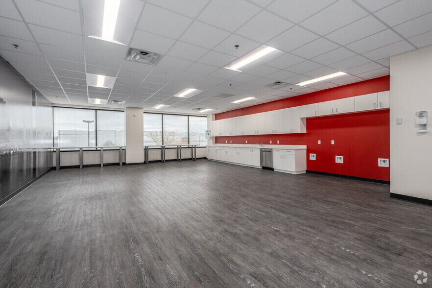 More Photos Of 9920 Franklin Square Dr, Nottingham Medical For Lease